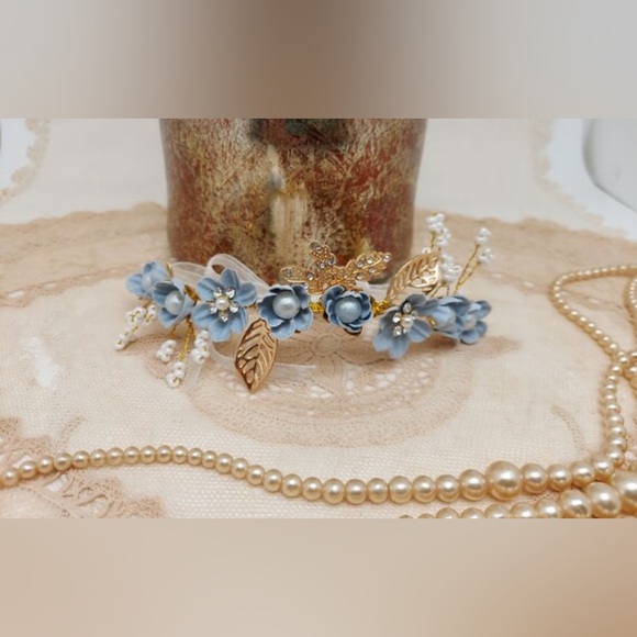 Dainty Wire Bracelet Corsage / Bracelet with Dusty Blue Flowers and Pearls - Picture 6 of 6